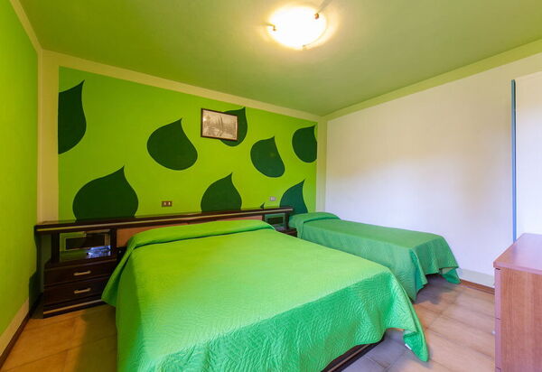 Casa Iris - Versilia, Holiday Home with Pool: Autunno, Camera da letto, Estate, Primavera