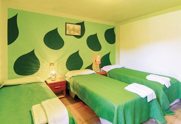 Casa Iris - Versilia, Holiday Home with Pool: Autunno, Camera da letto, Estate, Primavera