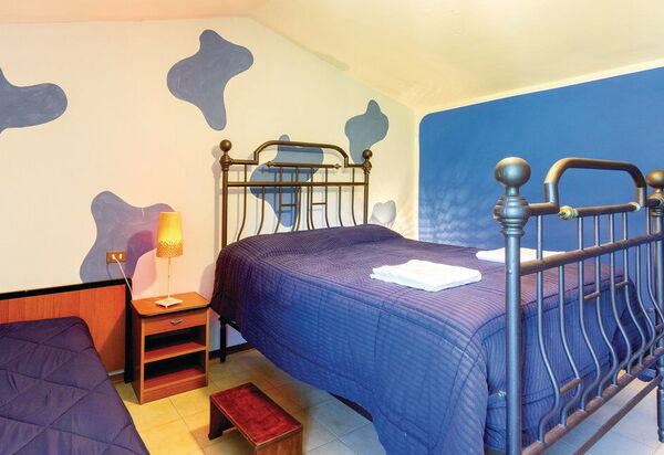 Casa Iris - Versilia, Holiday Home with Pool: Autunno, Camera da letto, Estate, Primavera