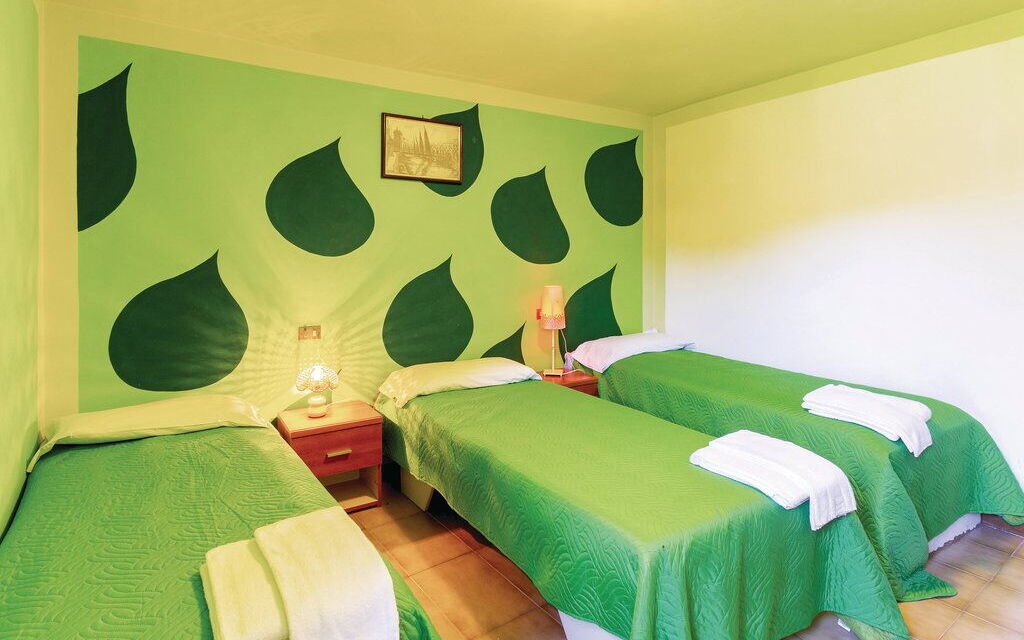 Casa Iris - Versilia, Holiday Home with Pool: Autunno, Camera da letto, Estate, Primavera