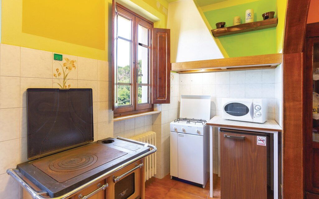 Casa Iris - Versilia, Holiday Home with Pool: Autunno, Cucina, Estate, Primavera