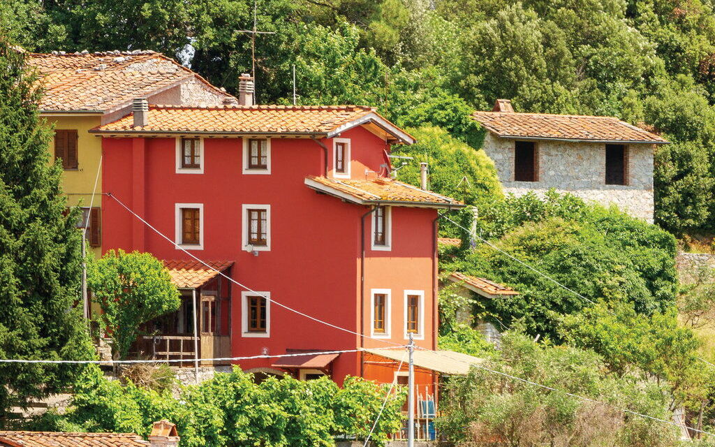 Casa Iris - Versilia, Holiday Home with Pool: Autunno, Estate, Esterni, Primavera