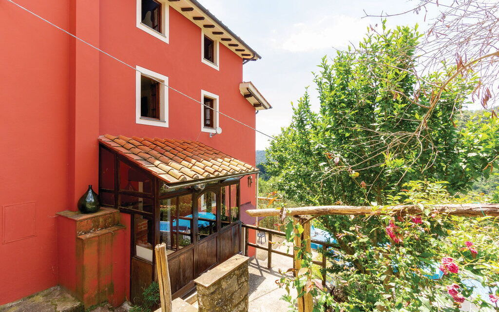 Casa Iris - Versilia, Holiday Home with Pool: Autunno, Estate, Esterni, Giardino, Primavera