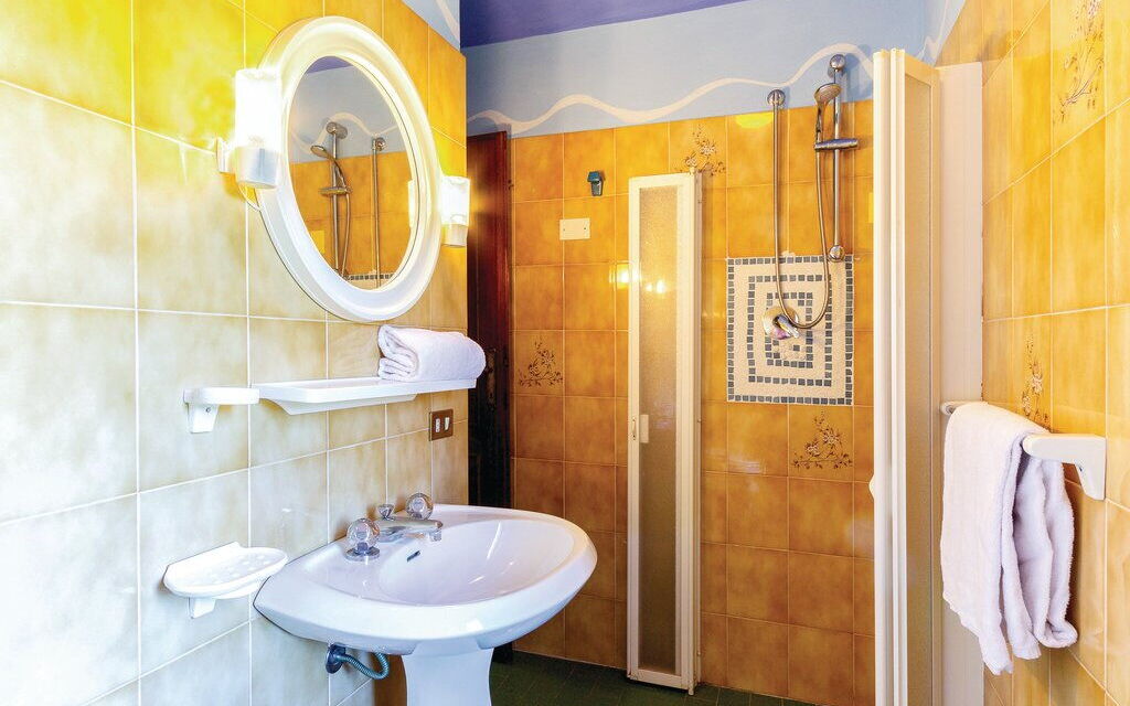 Casa Iris - Versilia, Holiday Home with Pool: Autunno, Bagno, Estate, Primavera