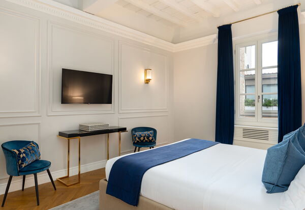 Palazzo Pazzi Vitali Luxury Apartments In Florence: Autumn, Bedroom, Spring, Summer