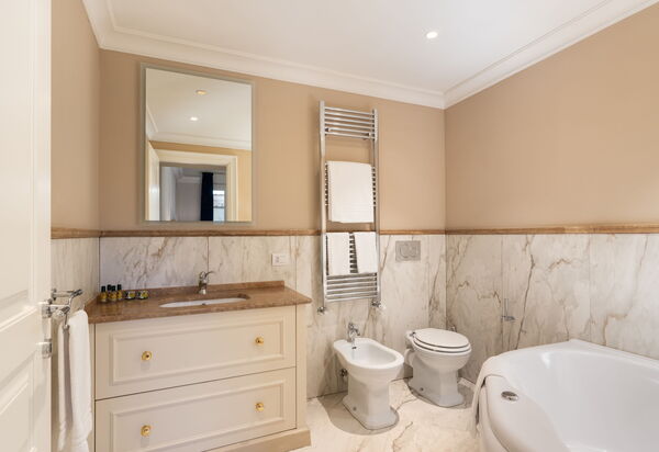 Palazzo Pazzi Vitali Luxury Apartments In Florence: Autumn, Bathroom, Spring, Summer