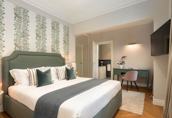 Palazzo Pazzi Vitali Luxury Apartments In Florence: Autumn, Bedroom, Spring, Summer