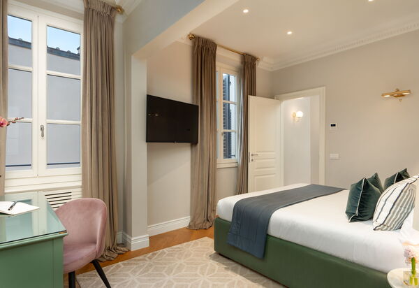 Palazzo Pazzi Vitali Luxury Apartments In Florence: Autumn, Bedroom, Spring, Summer