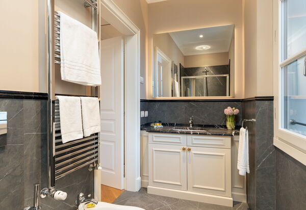 Palazzo Pazzi Vitali Luxury Apartments In Florence: Autumn, Bathroom, Spring, Summer