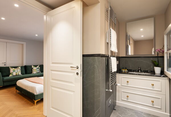 Palazzo Pazzi Vitali Luxury Apartments In Florence: Autumn, Bedroom, Spring, Summer