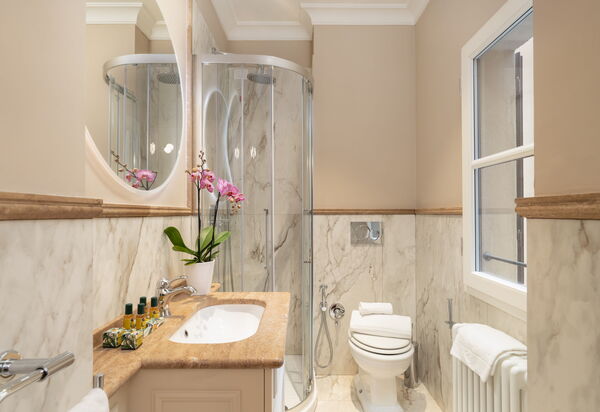 Palazzo Pazzi Vitali Luxury Apartments In Florence: Autumn, Bathroom, Spring, Summer