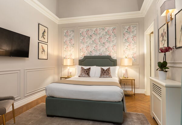 Palazzo Pazzi Vitali Luxury Apartments In Florence: Autumn, Bedroom, Spring, Summer