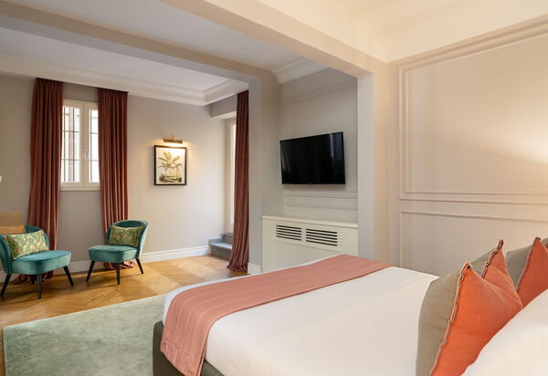 Palazzo Pazzi Vitali Luxury Apartments In Florence: Autumn, Bedroom, Spring, Summer