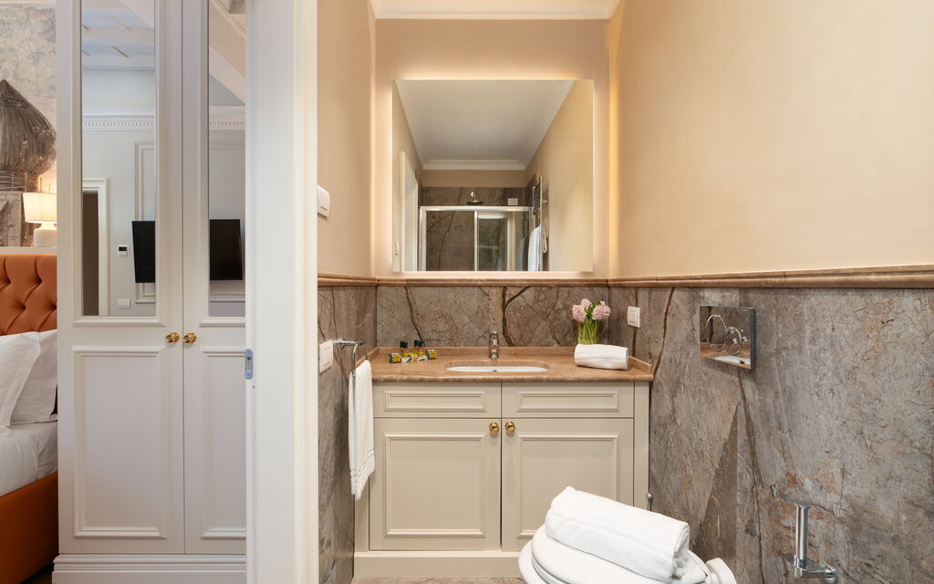 Palazzo Pazzi Vitali Luxury Apartments In Florence - : Autunno, Bagno, Estate, Primavera