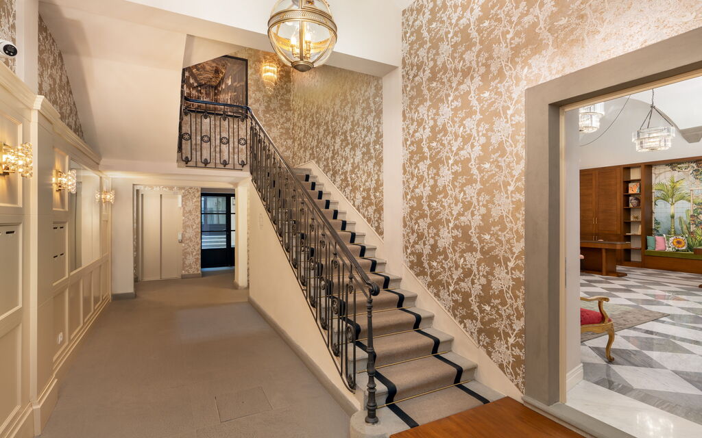 Palazzo Pazzi Vitali Luxury Apartments In Florence: Autumn, Living Room, Main Entrance, Spring, Summer