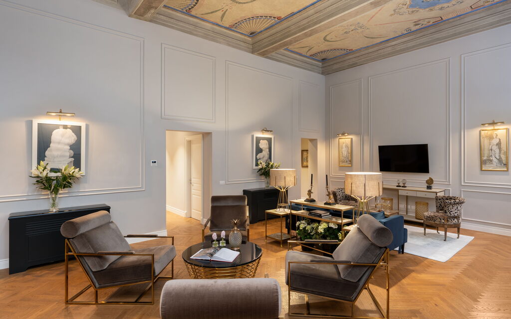 Palazzo Pazzi Vitali Luxury Apartments In Florence - : Autumn, Living Room, Spring, Summer