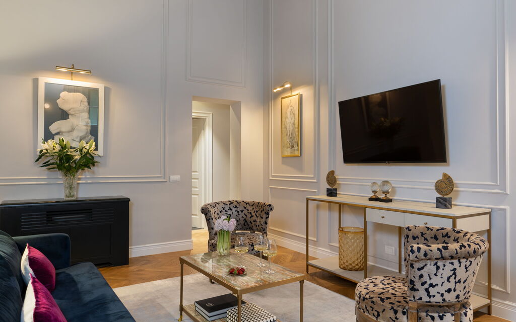 Palazzo Pazzi Vitali Luxury Apartments In Florence - : Autumn, Living Room, Spring, Summer