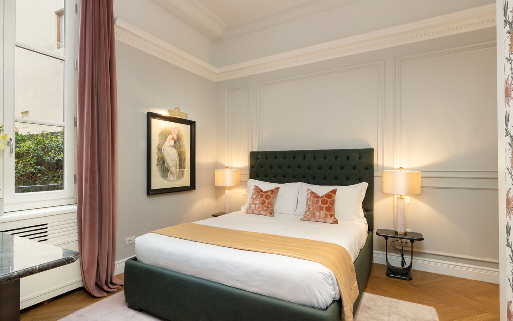 Palazzo Pazzi Vitali Luxury Apartments In Florence - : Autumn, Bedroom, Spring, Summer