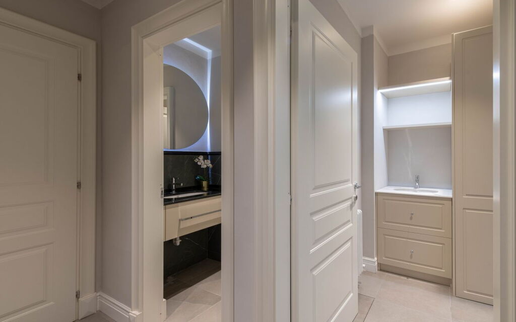 Palazzo Pazzi Vitali Luxury Apartments In Florence - : Autumn, Bathroom, Spring, Summer, Winter