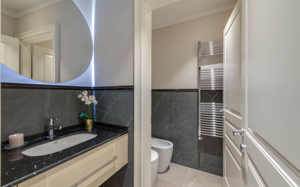 Palazzo Pazzi Vitali Luxury Apartments In Florence - : Autumn, Bathroom, Spring, Summer, Winter