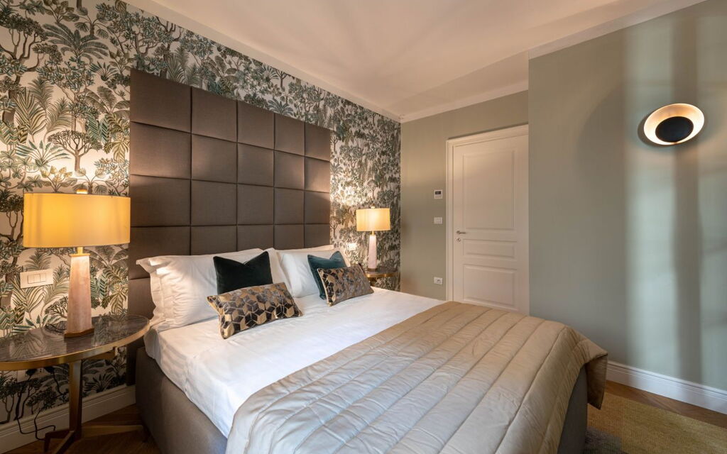 Palazzo Pazzi Vitali Luxury Apartments In Florence - : Autumn, Bedroom, Spring, Summer, Winter