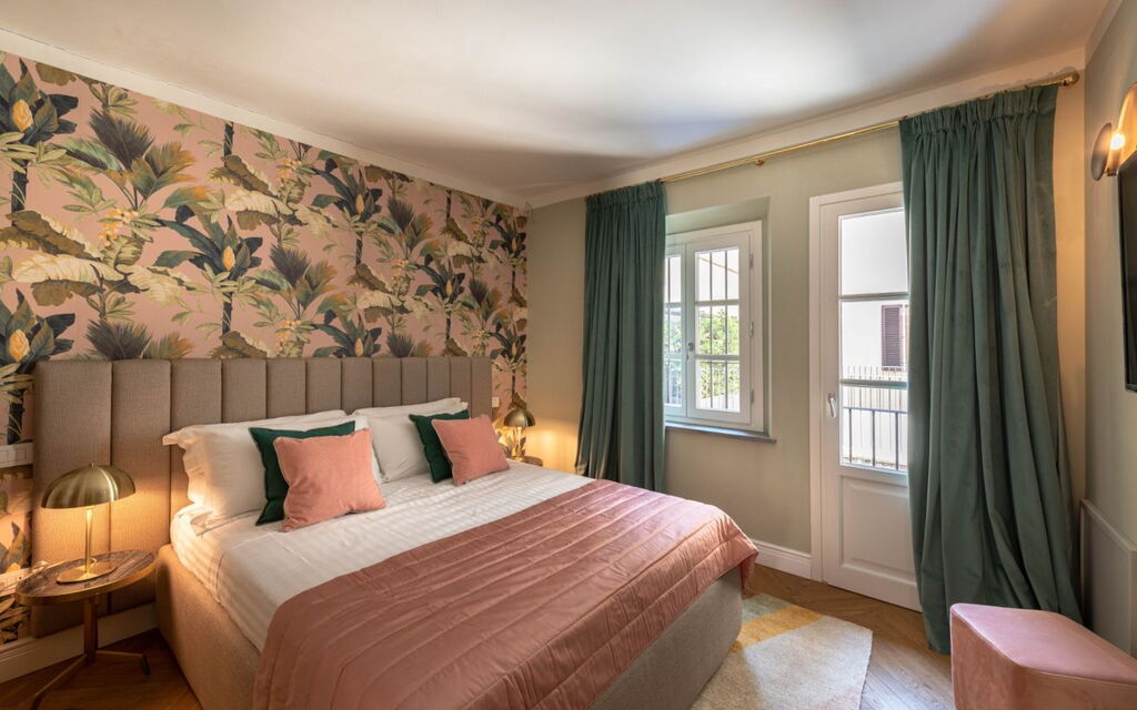 Palazzo Pazzi Vitali Luxury Apartments In Florence - : Autumn, Bedroom, Spring, Summer, Winter