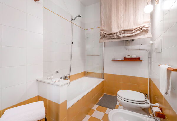 Casa Bellosguardo a Vinci: Autumn, Bathroom, Spring, Summer