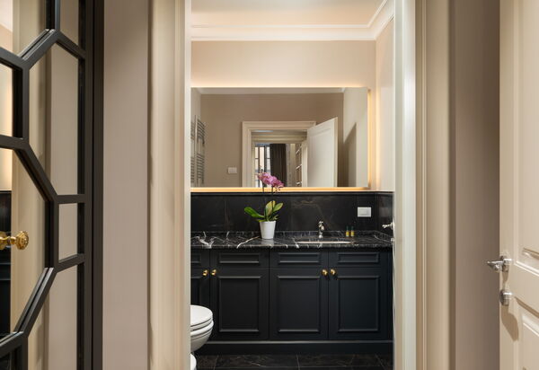 Bargello Penthouse Luxury Apartment In Florence By Palazzo Pazzi Vitali: Autumn, Bathroom, Spring, Summer