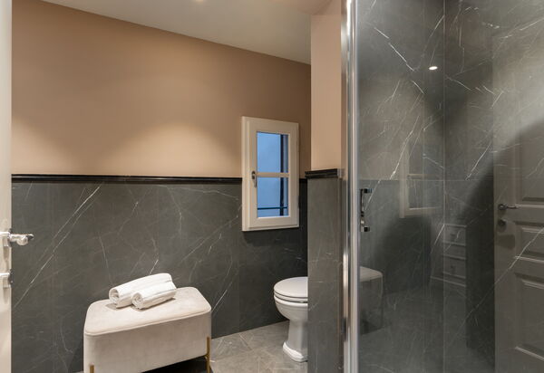 Bargello Penthouse Luxury Apartment In Florence By Palazzo Pazzi Vitali: Autumn, Bathroom, Spring, Summer