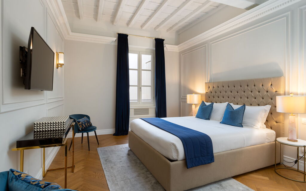 Bargello Penthouse Luxury Apartment In Florence By Palazzo Pazzi Vitali: Autumn, Bedroom, Spring, Summer