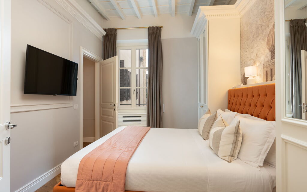 Bargello Penthouse Luxury Apartment In Florence By Palazzo Pazzi Vitali: Autumn, Bedroom, Spring, Summer