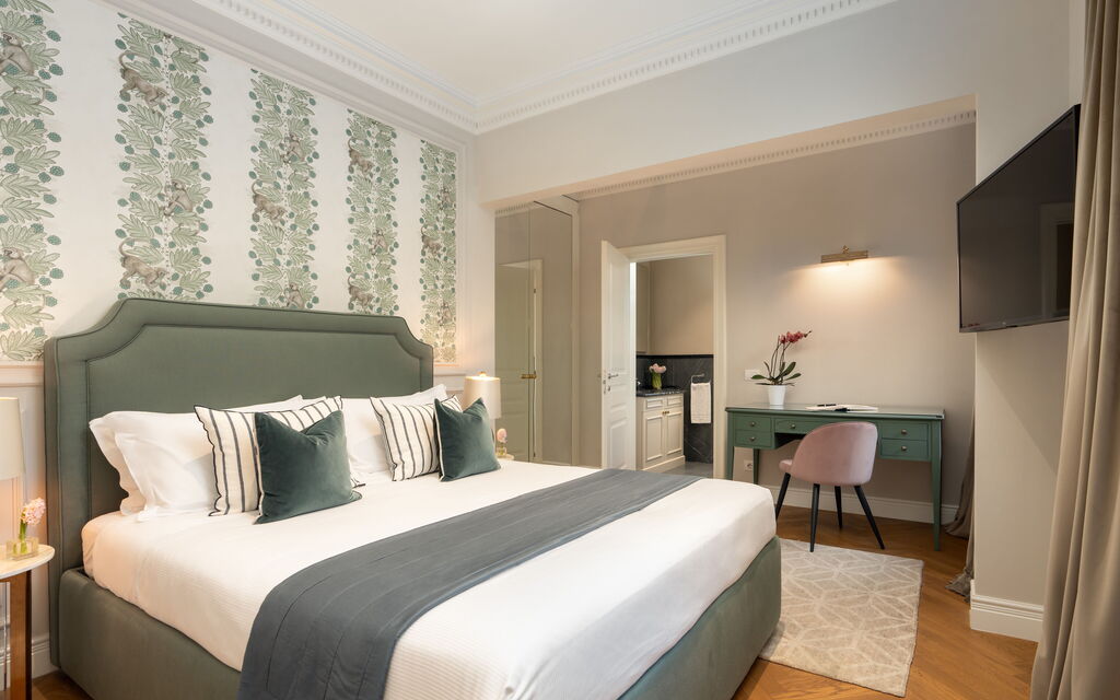 Bargello Penthouse Luxury Apartment In Florence By Palazzo Pazzi Vitali: Autumn, Bedroom, Spring, Summer