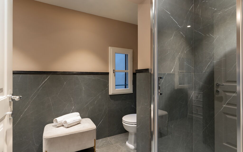 Bargello Penthouse Luxury Apartment In Florence By Palazzo Pazzi Vitali: Autumn, Bathroom, Spring, Summer