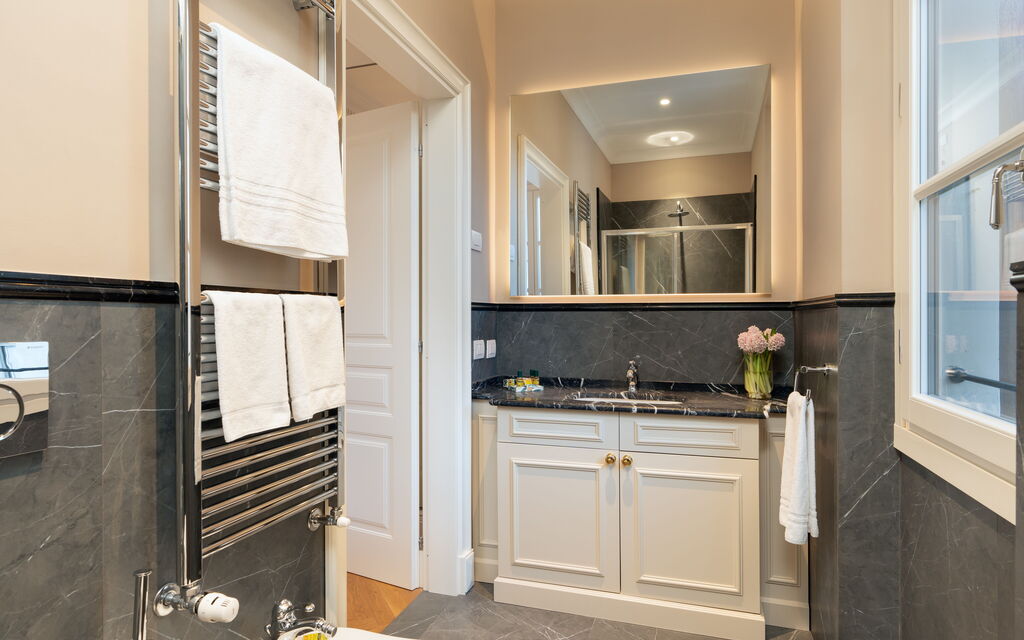 Bargello Penthouse Luxury Apartment In Florence By Palazzo Pazzi Vitali: Autumn, Bathroom, Spring, Summer