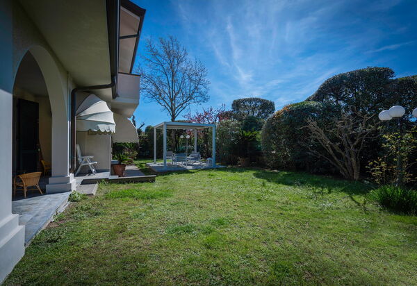 Villa Le Fontanelle In Forte Dei Marmi With Ac: Autumn, Garden, Spring, Summer