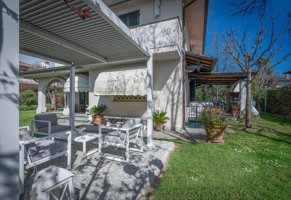 Villa Le Fontanelle In Forte Dei Marmi With Ac: Autumn, Garden, Spring, Summer
