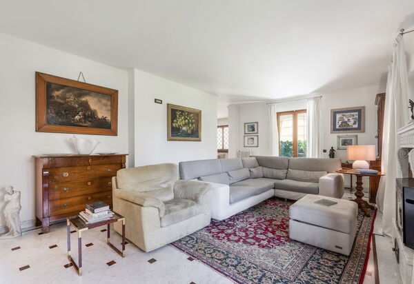 Villa Le Fontanelle In Forte Dei Marmi With Ac: Autumn, Living Room, Spring, Summer