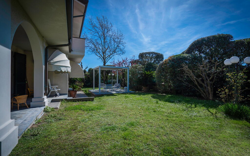 Villa Le Fontanelle In Forte Dei Marmi With Ac: Autunno, Estate, Giardino, Primavera
