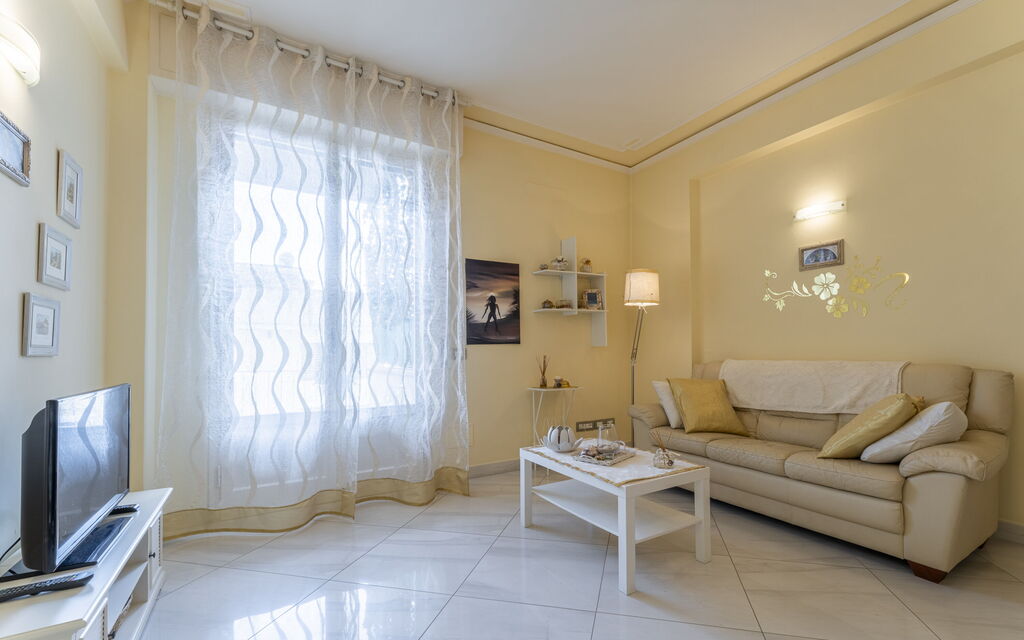 Leandro's House Near Thermal Baths: Autumn, Living Room, Spring, Summer