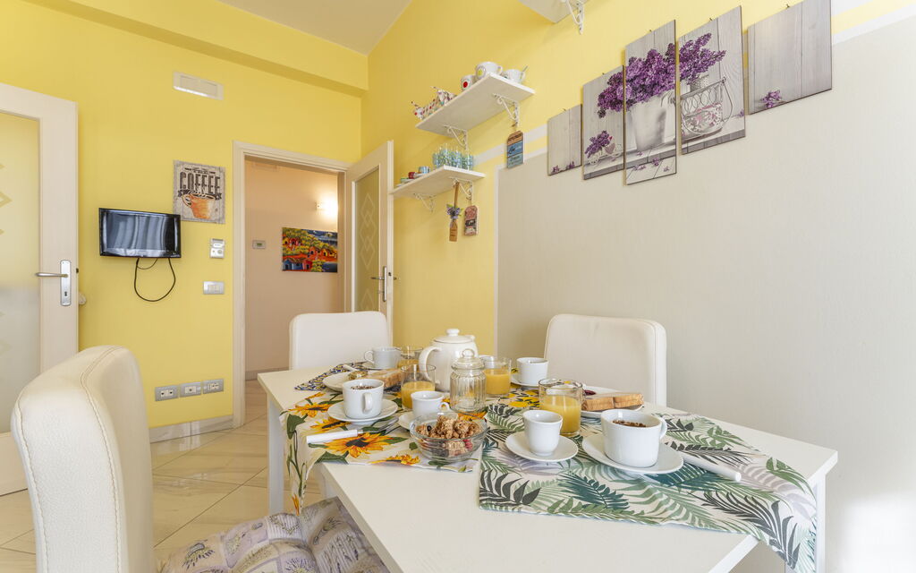 Leandro's House Near Thermal Baths: Autumn, Kitchen, Spring, Summer