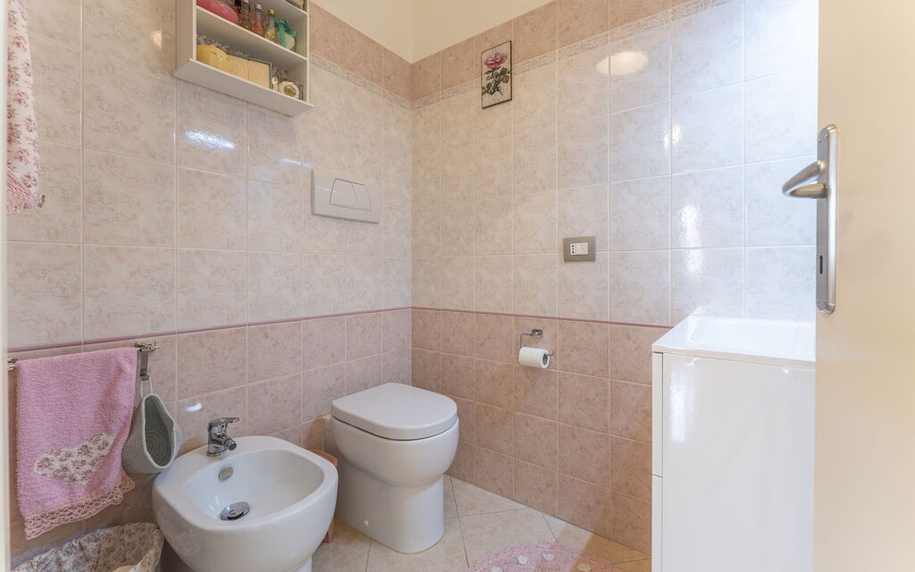 Leandro's House Near Thermal Baths: Autumn, Bathroom, Spring, Summer