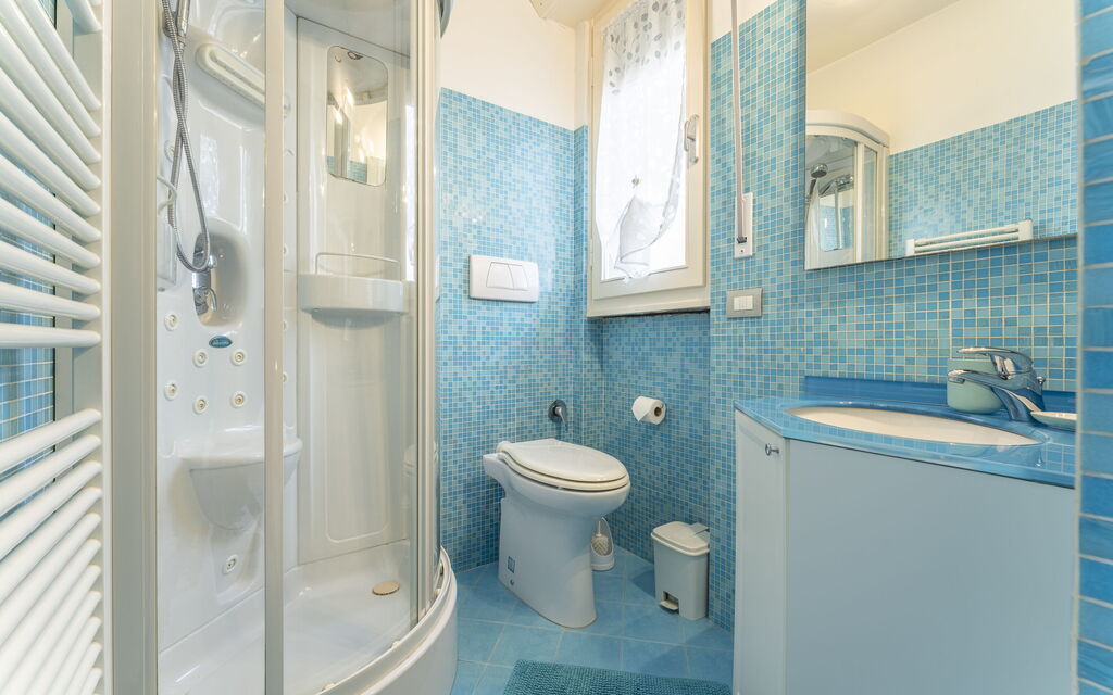 Leandro's House Near Thermal Baths: Autumn, Bathroom, Spring, Summer