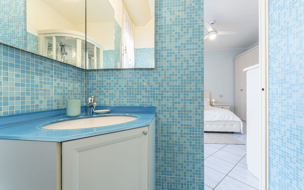 Leandro's House Near Thermal Baths: Autumn, Bathroom, Spring, Summer