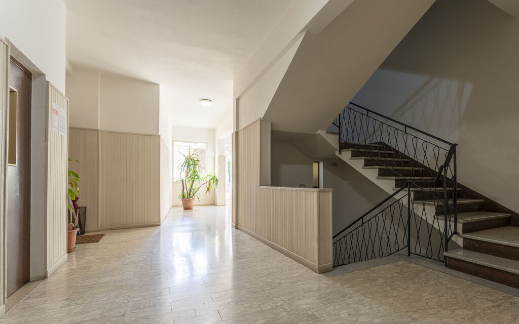 Leandro's House Near Thermal Baths: Autumn, Main Entrance, Spring, Summer