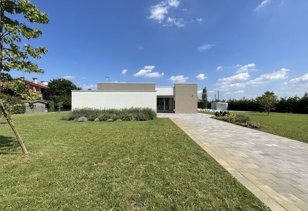 Stima Home, Padova, Pool, Ac: Autunno, Estate, Giardino, Primavera