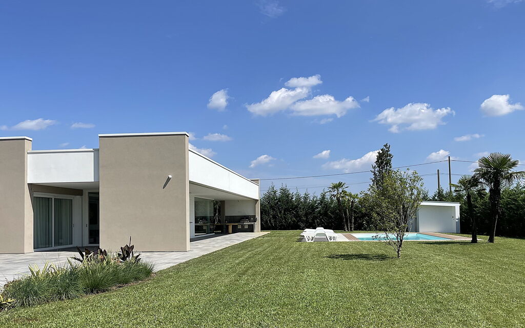 Stima Home, Padova, Pool, Ac: Autumn, Garden, Spring, Summer