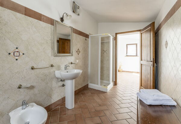 Apartment Marcigliana Front Pool Wi-fi Radicondoli: Autunno, Bagno, Estate, Primavera