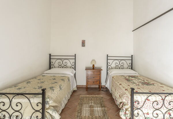 Apartment Marcigliana Front Pool Wi-fi Radicondoli: Autunno, Camera da letto, Estate, Primavera