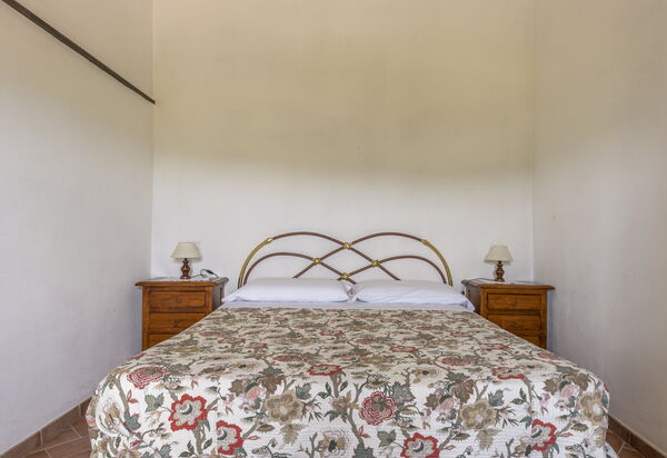 Apartment Marcigliana Front Pool Wi-fi Radicondoli: Autunno, Camera da letto, Estate, Primavera