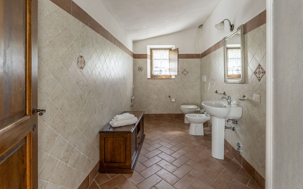 Apartment Marcigliana Front Pool Wi-fi Radicondoli: Autumn, Bathroom, Spring, Summer